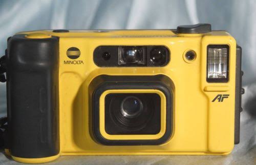 35mm Weathermatic Dual Point And Shoot Film Camera R8719