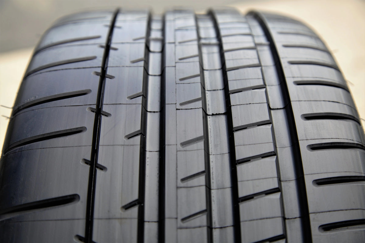 Summer 225/40ZR18/XL 92Y Tire Z868689