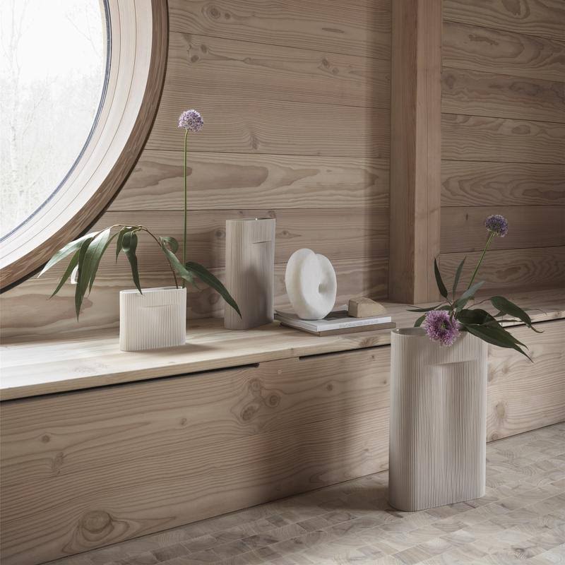 Off-White Vase C721