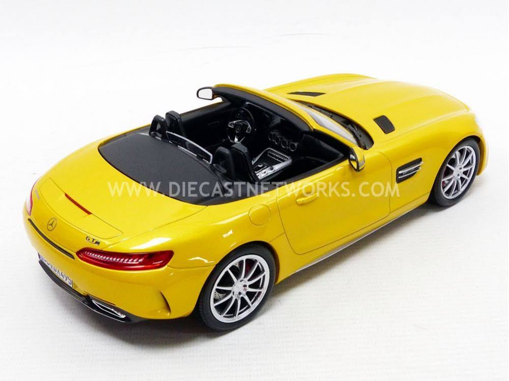 Yellow Metallic 1/18 Diecast Model Car E922027