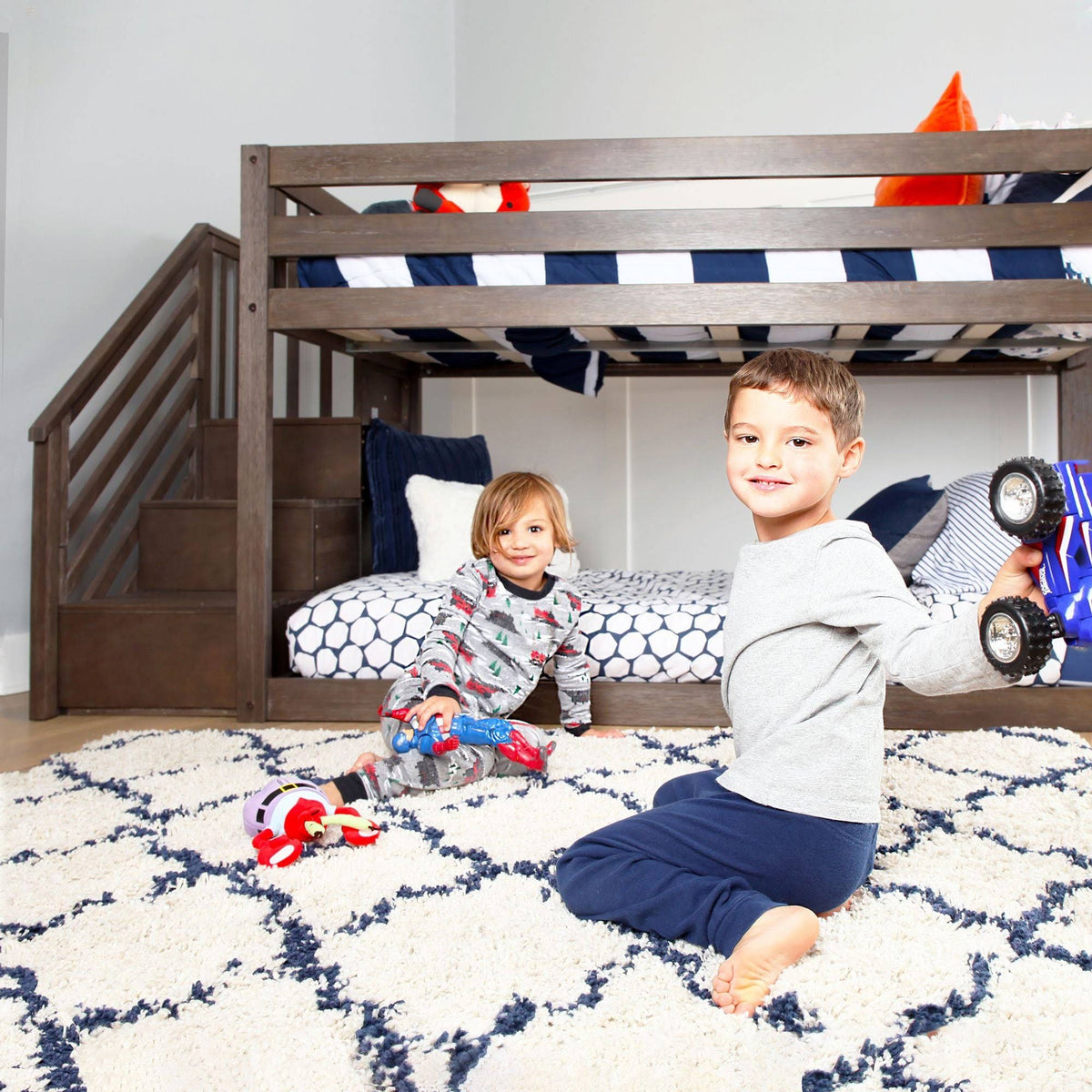 Twin Low Bunk Bed with Staircase, White E19187