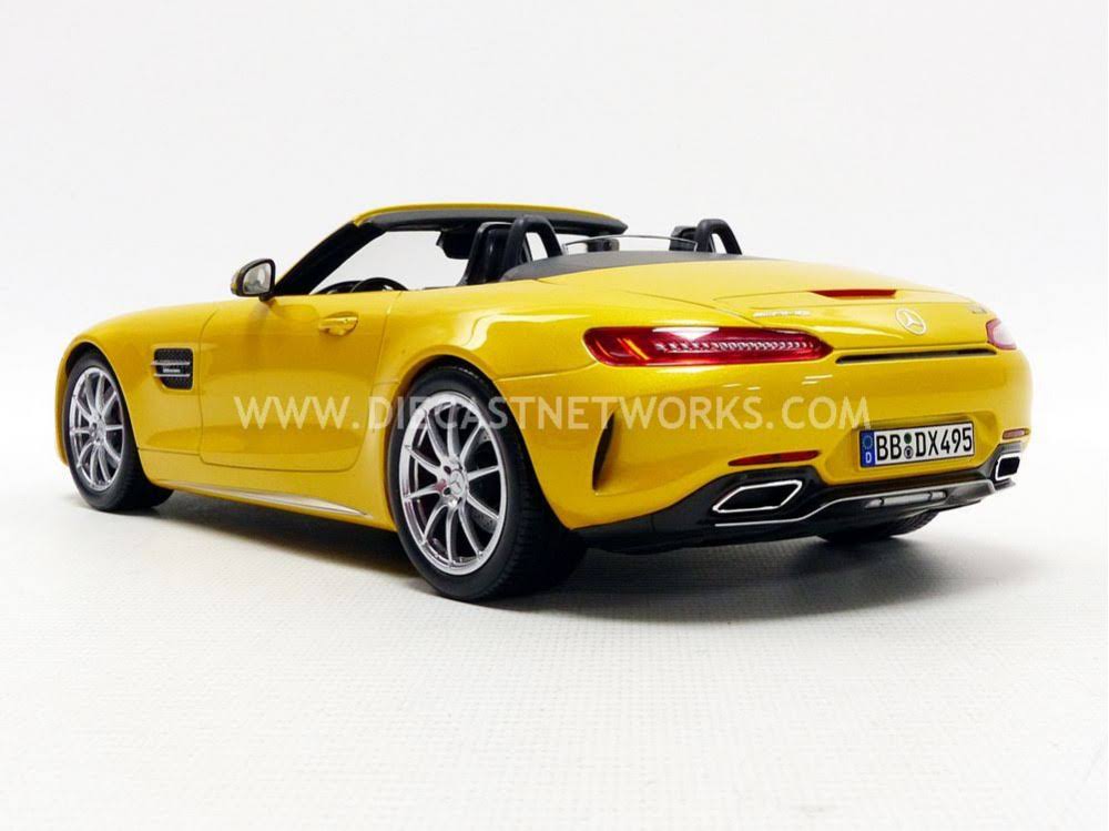 Yellow Metallic 1/18 Diecast Model Car E922027