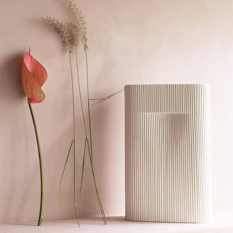 Off-White Vase C721