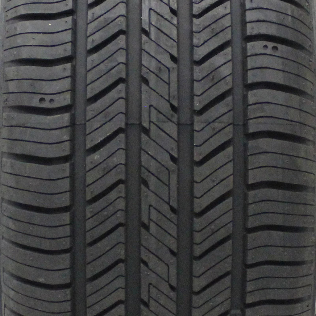 235/75R15 105T All-Season Tire G682572