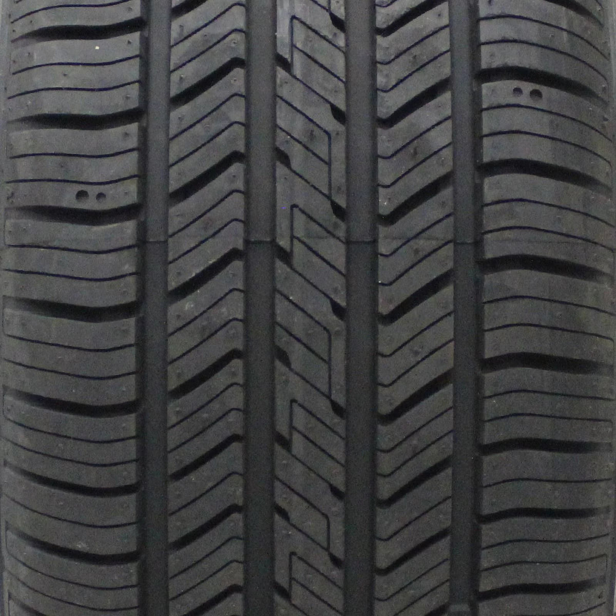 235/75R15 105T All-Season Tire G682572