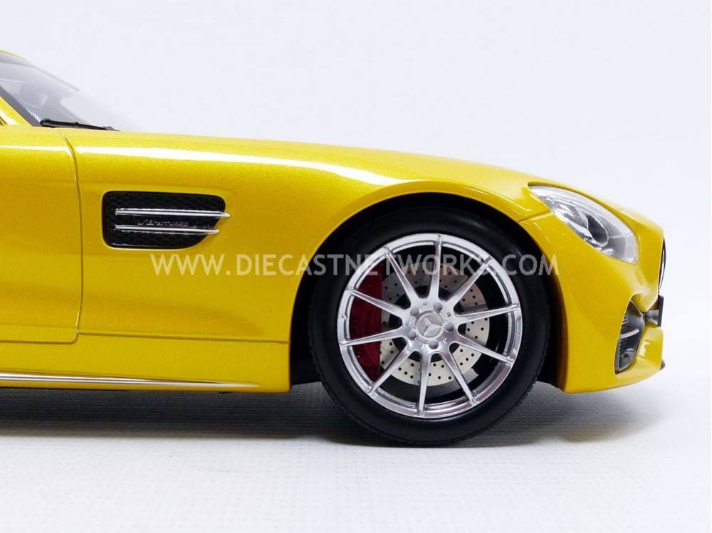 Yellow Metallic 1/18 Diecast Model Car E922027